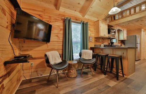 River Cabin Hot Tub & Swim Spa Near Downtown - Foto 10