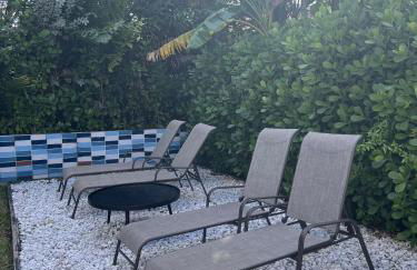 Super stylish 4 BR Home Steps from the Fun - Foto 59