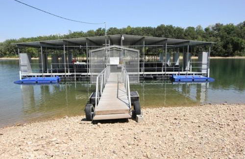 Lakefront Condo A-1 with Large Balcony - Foto 23