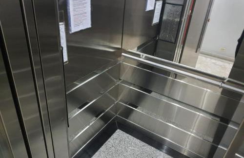 Apto frente à praia, aconchegante, vista lateral pro mar! - Foto 23