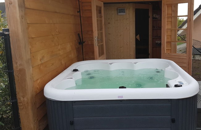 Nice Holiday Home with Sauna & Hot Tub near Wadden Sea - Foto 17