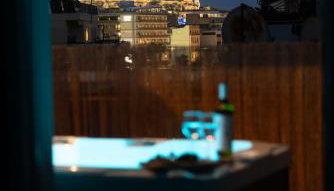 Hot tub with Acropolis view 1 minute from METRO TRAIN - Foto 2