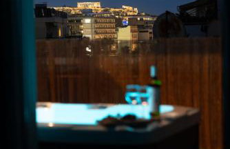Hot tub with Acropolis view 1 minute from METRO TRAIN - Foto 2