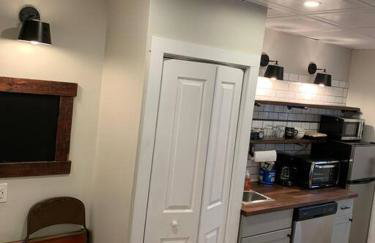 Refined Studio New Construction 1 Mile From Town - Foto 14