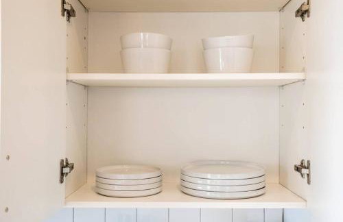 Refined Living in a Vibrant Locale Dream Stay - Photo 19