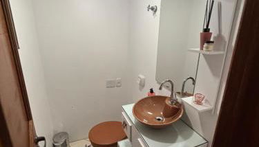 Kitnet simples com cara de casa, aconchegante, tranquilo e iluminado - Foto 5