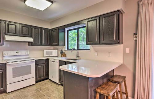 Unique Southampton Getaway with Rooftop Deck! - Foto 23