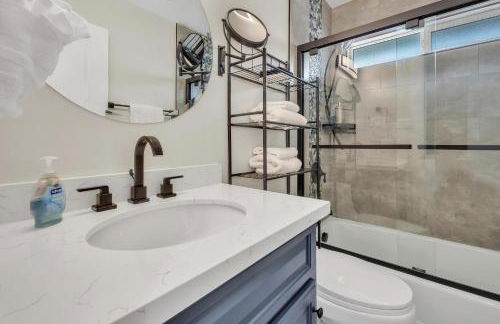 Ultimate Oceanside Retreat | Tower 9 Across from the Beach - Foto 25