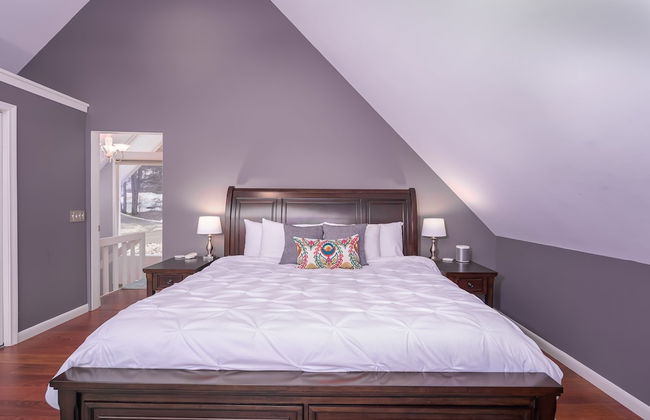 Classic Stowe Ski 3 Bedroom Chalet by RedAwning - Photo 4