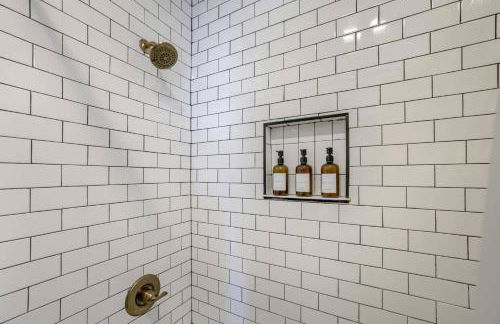 New 5BD Near UNL & DT | Poker Table & Games - Foto 58