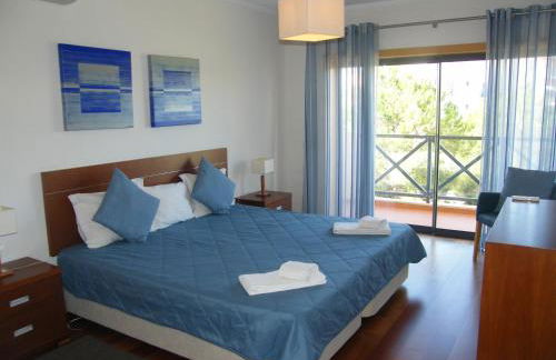 Luxurious first floor apartment with balconies overlooking pool and gardens. - Foto 3