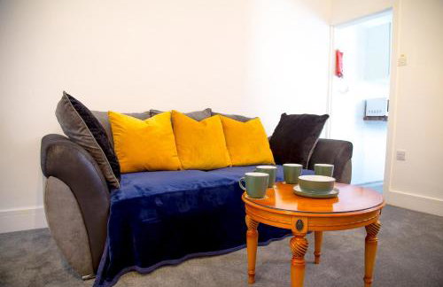 Lucky Home 15 - Near BAE, Docks, Lake District - Ideal for Trade & Family - 2 Bedrooms - One Double Bed in Each Bedroom - Max 4 Guests - Photo 15