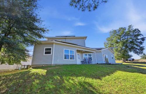 Modern Pine-Scented Retreat – 30 Mins to Beach! home - Foto 38
