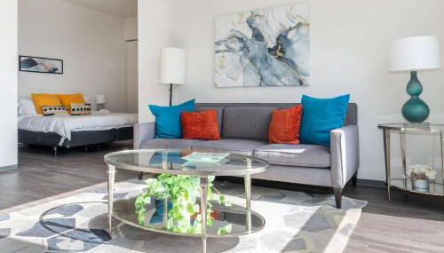 1BR City Loft With Modern Glass Views - Foto 2