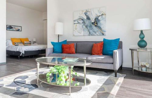 1BR City Loft With Modern Glass Views - Foto 2