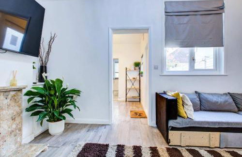 Newly Refurbished 3 Bed 2.5 Bath House in Staines - Foto 3