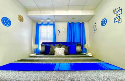 The Sapphire Haven - Your Old Brooklyn Oasis Awaits Families, Couples, Business Travelers Near Downtown With Parking, 300 MB WiFi & Self Check-In - Foto 27