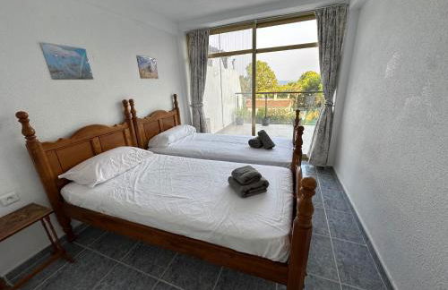 A slice of paradise in the sun with sea views - Photo 18