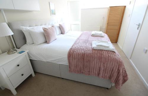 Penderic - 3 Bedroom Cowes Stay with Balcony & Panoramic Solent Views Close to Shops, Cafés, Sailing Clubs & Beach - Foto 11