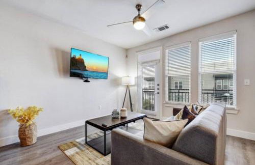 Luxurious Studio, Work from Home, Wifi, Riverwalk - Photo 14