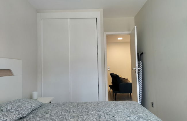 Amazing Green Tower 3 Castle Flat With Balcony - Photo 18