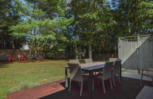 Minutes to Craigville Beach Private Patio and Backyard - Foto 22