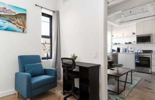 Elegant Stylish Loft Oasis Uptown Rooftop WFH Gym - Photo 10