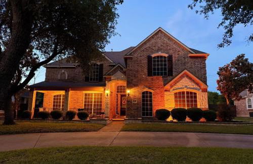 Luxury 5BR Retreat, Kid's Playroom! Near Lake Hubbard, Vineyard Views - Foto 1