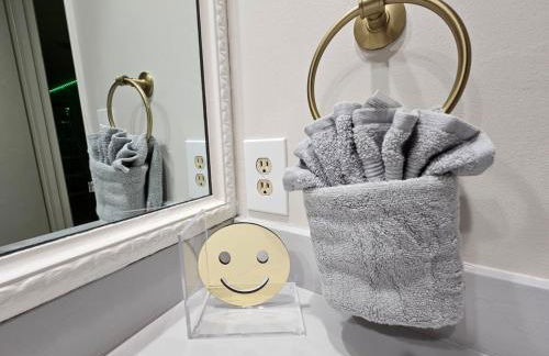 La Jolla Gem with Ocean View - 11 Beds, Hot Tub, Karaoke & Game Den - Foto 54