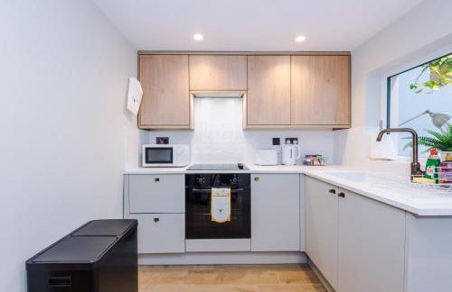 Foden's House by YourStays - 2 Bedroom Cottage in Sandbach with gorgeous dining room extension, High end finish - Foto 5