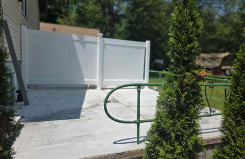 Charming 3 bedroom 2 bath home in Bloomfield with wishing well - Foto 54