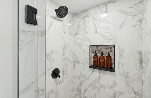 Walk to SXSW Venue, 2025 New Build Beauty at UT, Downtown, King Beds - Foto 39