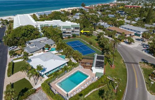 Sun Plaza by Coastal Chic Vacations - Private Beach Access with Pool and Tennis - Photo 26
