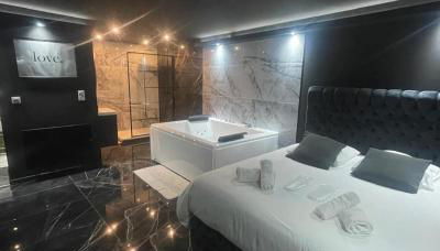 La Suite Prestige Jacuzzi,Sauna,Netflix,Disney - Foto 3