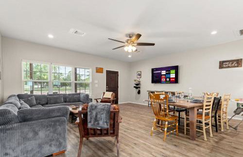 Game Barn, Cowboy Pool, 17ft Movie Screen - sleeps 10 - Foto 4