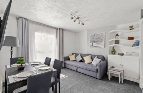 Home In Bletchley Milton Keynes, contractors favourite - Photo 43