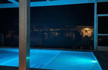 Waterfront Fishermans Retreat - Quick Harbor Access - Heated Pool - Foto 7