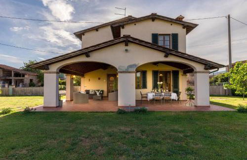 Nonna Bianca, a Genuine Farmhouse in Sant'Alessio, Lucca - Photo 1