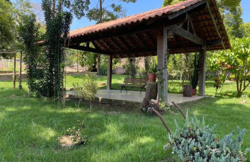 Chalés São João - a 500m da Cachoeira de Bom Jardim - com piscina - Foto 35