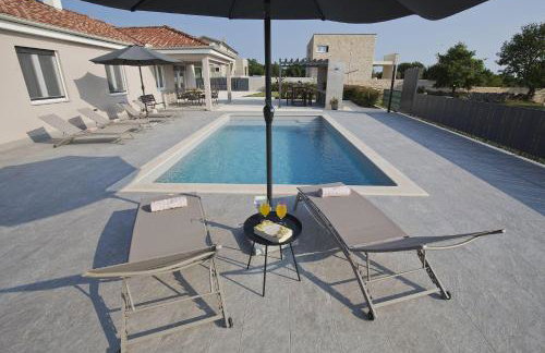 Neue Villa bei Rovinj mit privatem Pool, WLAN, Klima - Foto 4