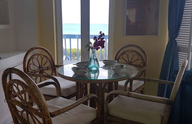 Spacious Villa On The Beach - Photo 24