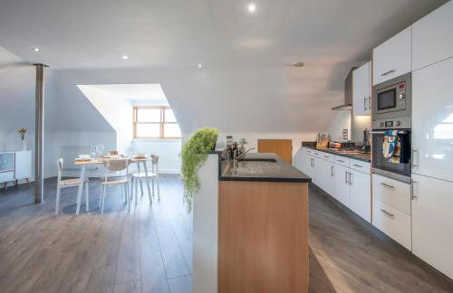 The Loft - Spacious Luxury 2 bed 2 bath with FREE Secure Parking and tube close by - Photo 11