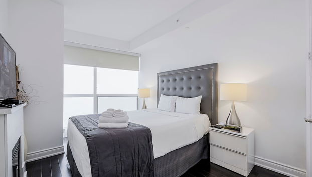 Downtown Toronto Family Suite Near Eaton Center, Sick Kids Hospital, Tmu, U of T - Photo 4, Room