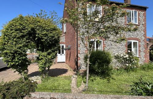 Halcyon House - Photo 1