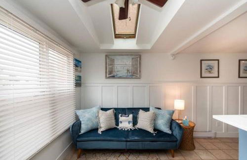 Two Cottages w/ Patios - Close to Beach - Foto 12