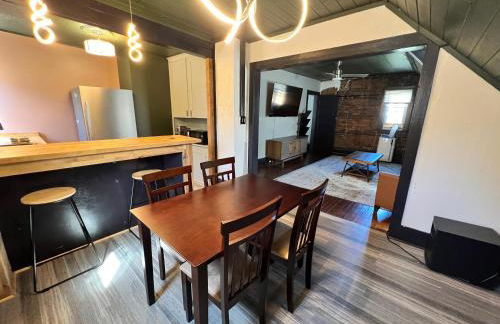 Stylish, Penn State-Themed Historic Getaway 2 Blocks from Waterfront - Foto 10