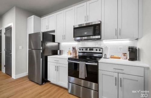 Deluxe 2BR Near Amp, Culture & Walmart wPool - Photo 29