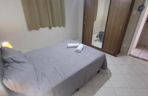 casa em rua tranquila a 200 metros do agito do Rio Vermelho e praia - Foto 13