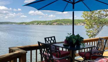 House on the WATER Lake of the Ozarks MO BIG DECK Swim Dock - Foto 1