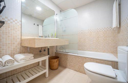 Wonderful Golf & Beach Apartment with front Seaview and Pool - Foto 11